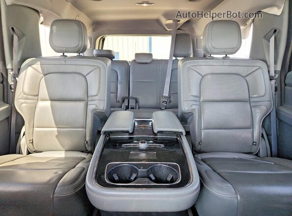 5LMJJ3LT4JEL08200 2018 LINCOLN NAVIGATOR Silver Vista de los asientos traseros