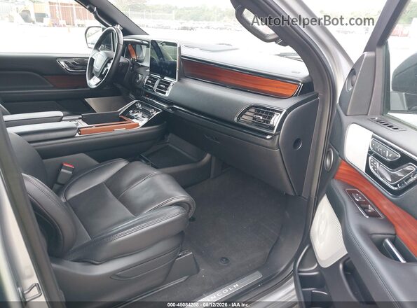 5LMJJ3LT7LEL01955 2020 LINCOLN NAVIGATOR Silver წინა სალონის ხედი