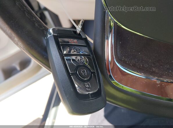 5LMJJ3LT8MEL18295 2021 LINCOLN NAVIGATOR Белый Вид панели приборов