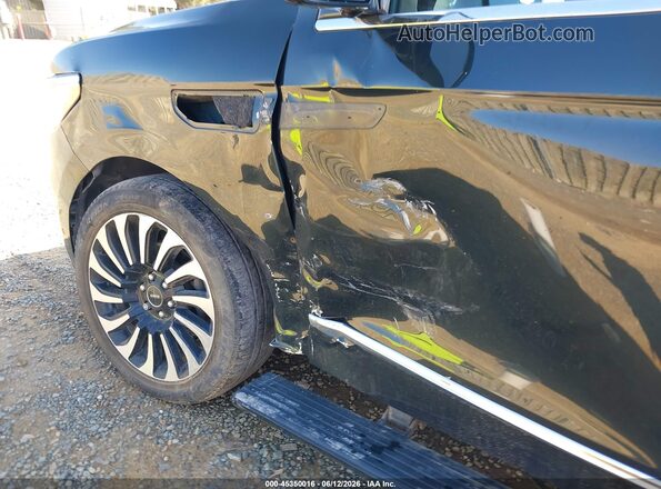 5LMJJ3TT2NEL01557 2022 LINCOLN NAVIGATOR Зеленый Вид спереди