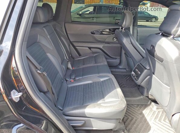 5LMPJ8K47SJ908686 2025 LINCOLN NAUTILUS Black Rear interior view