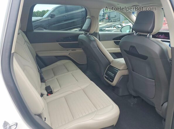 5LMPJ8KA9RJ797297 2024 LINCOLN NAUTILUS Белый Вид задней части салона