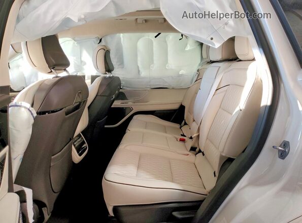 5LMPJ9JA3RJ854875 2024 LINCOLN NAUTILUS White Rear interior view