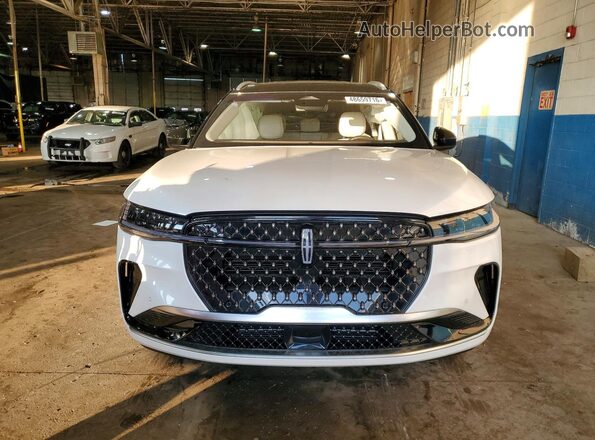 5LMPJ9JA3RJ854875 2024 LINCOLN NAUTILUS White Front view
