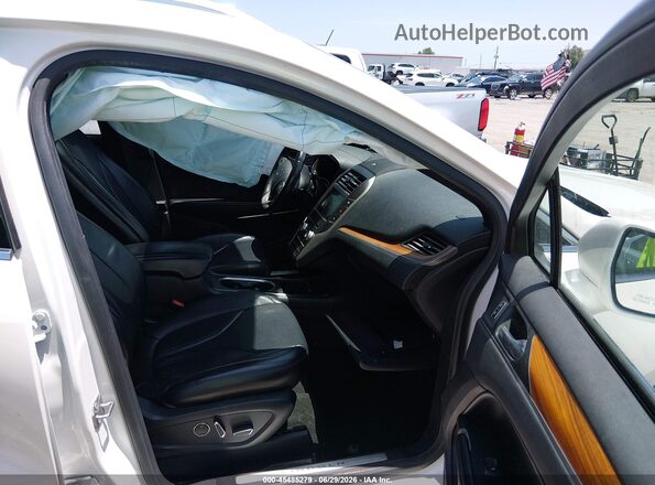 5LMTJ3DH2KUL52786 2019 LINCOLN MKC White Widok wnętrza z przodu