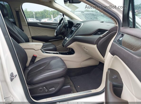 5LMTJ3DH5KUL34816 2019 LINCOLN MKC White წინა სალონის ხედი