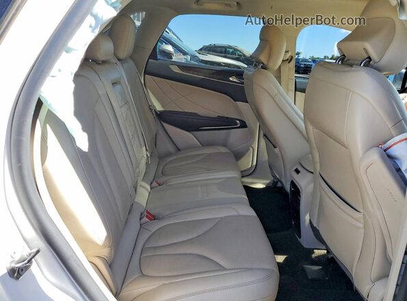 5LMTJ3DH7KUL37670 2019 LINCOLN MKC White Widok tylnych siedzeń