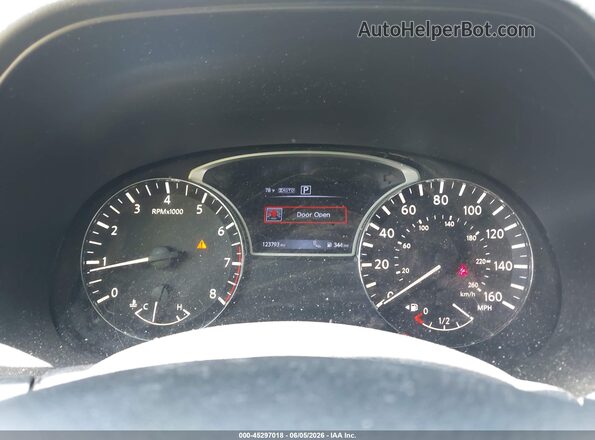 5N1AR2MM0GC613887 2016 NISSAN PATHFINDER Red Rear seats view