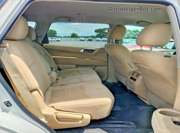 5N1AR2MM0GC630706 2016 NISSAN PATHFINDER White Rear seats view