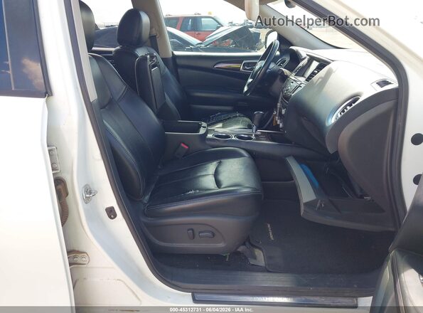 5N1AR2MN3GC619739 2016 NISSAN PATHFINDER White Front interior view