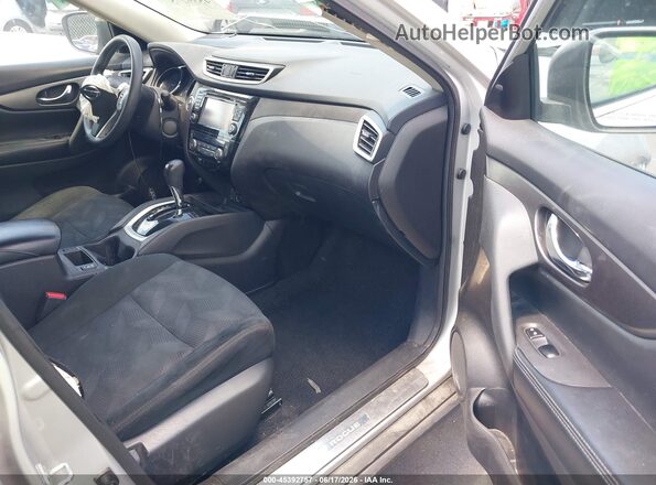 5N1AT2MT0GC870086 2016 NISSAN ROGUE Silver Front interior view