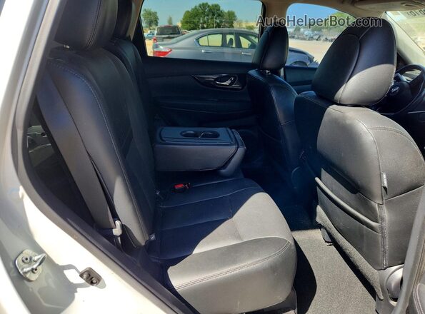 5N1AT2MT0HC778722 2017 NISSAN ROGUE White 