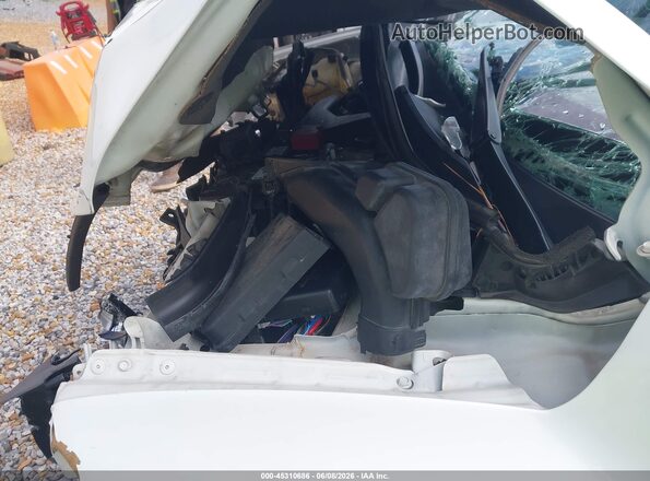 5N1AT2MT0HC860773 2017 NISSAN ROGUE White Սալոնի հետևի տեսք