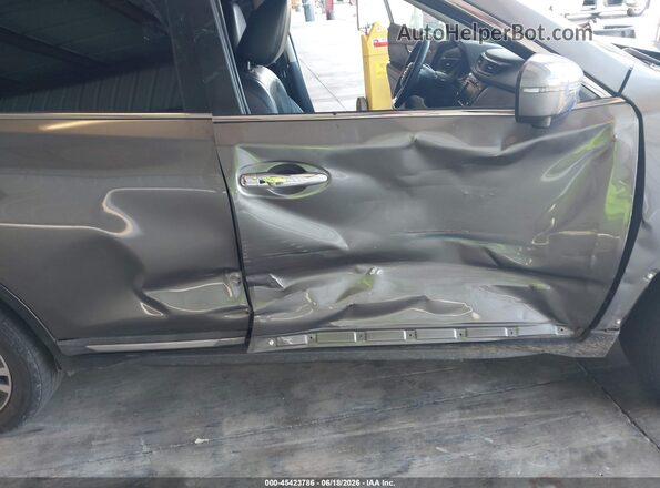 5N1AT2MT0JC734659 2018 NISSAN ROGUE Серебряный Вид спереди
