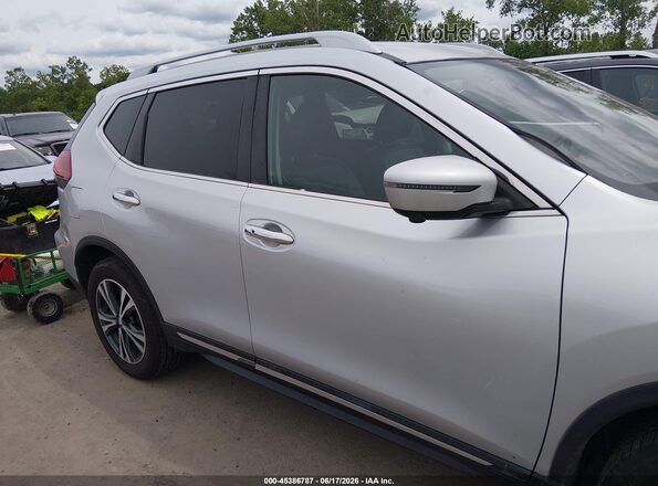 5N1AT2MT0JC778306 2018 NISSAN ROGUE Серебряный Панорамный вид салона 360°