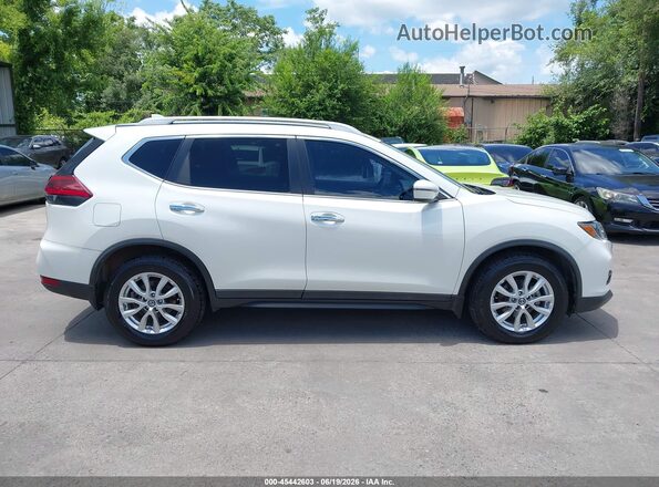 5N1AT2MT0JC801972 2018 NISSAN ROGUE White უკანა სალონის ხედი