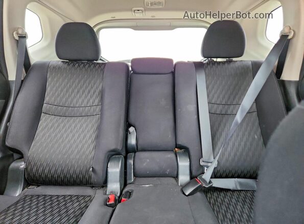 5N1AT2MT0KC786763 2019 NISSAN ROGUE Silver Rear seats view