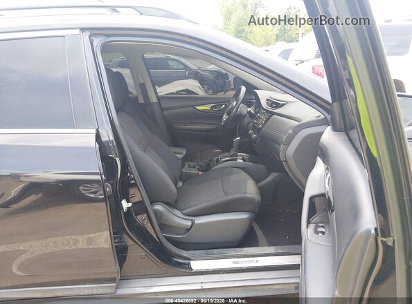5N1AT2MT2HC831548 2017 NISSAN ROGUE Черный Вид салона спереди