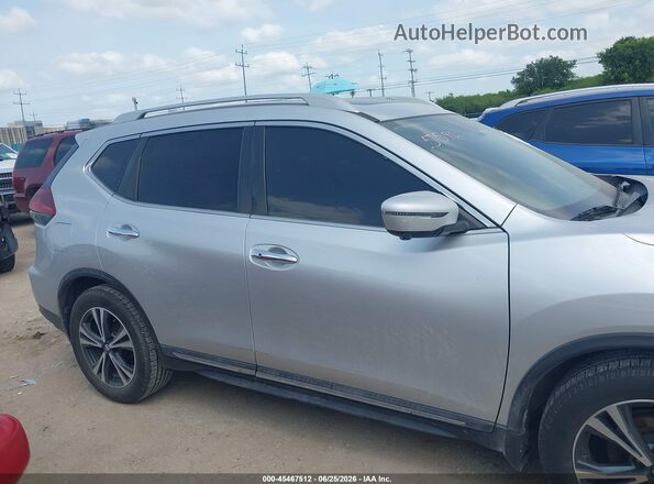 5N1AT2MT2JC809538 2018 NISSAN ROGUE Silver Вид задньої частини салону