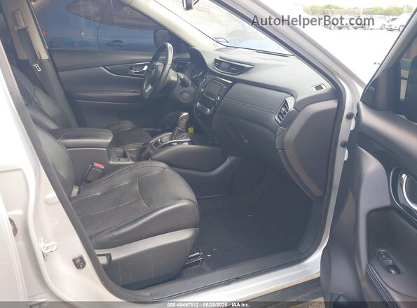 5N1AT2MT2JC809538 2018 NISSAN ROGUE Silver Вид салону спереду