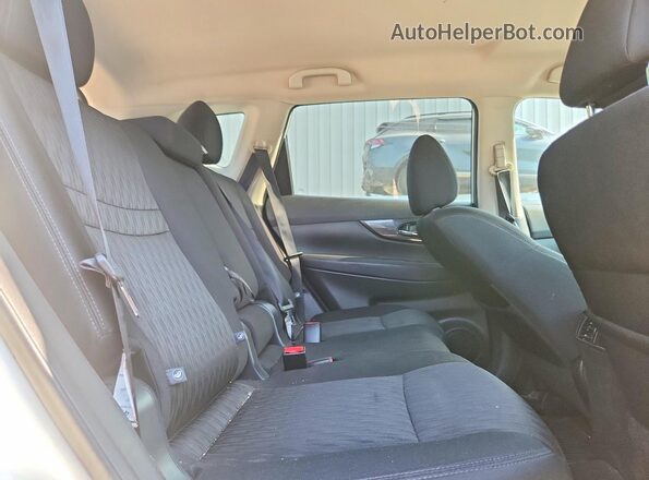 5N1AT2MT3HC802527 2017 NISSAN ROGUE White უკანა სალონის ხედი