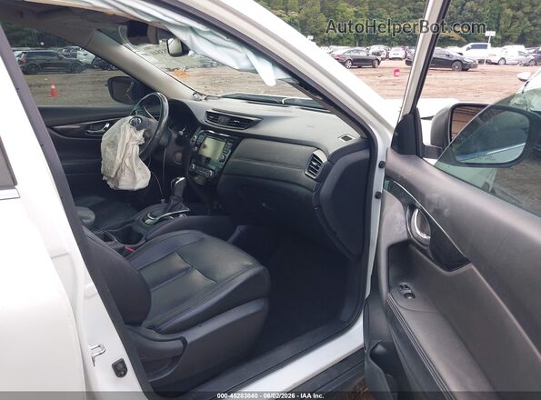 5N1AT2MT3HC813950 2017 NISSAN ROGUE White წინა სალონის ხედი