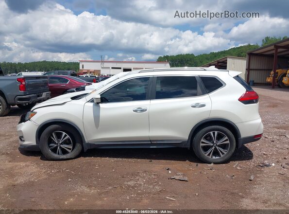 5N1AT2MT3HC813950 2017 NISSAN ROGUE White 