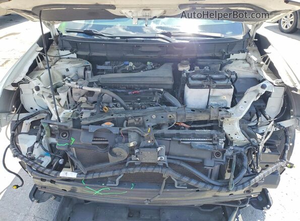 5N1AT2MT3HC843739 2017 NISSAN ROGUE White Engine compartment view