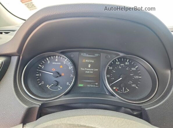 5N1AT2MT4HC778660 2017 NISSAN ROGUE Red Սարքավորումների վահանակի տեսք
