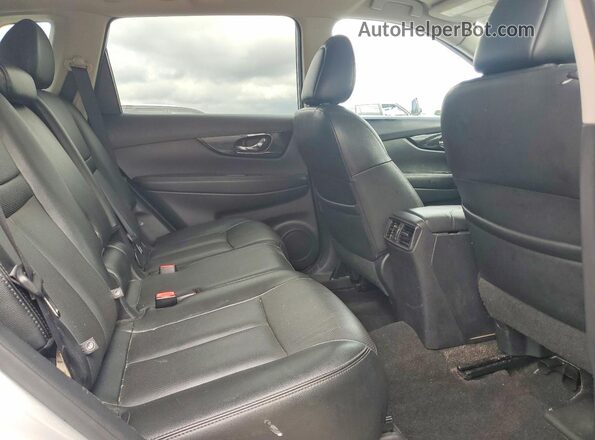 5N1AT2MT4HC887362 2017 NISSAN ROGUE Silver Սալոնի հետևի տեսք