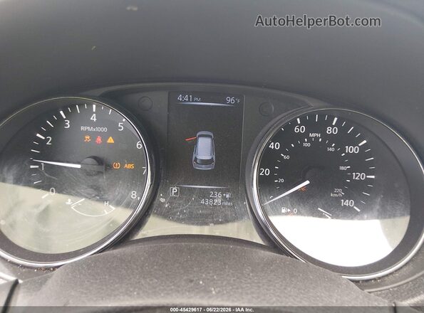 5N1AT2MT4HC888446 2017 NISSAN ROGUE Silver 