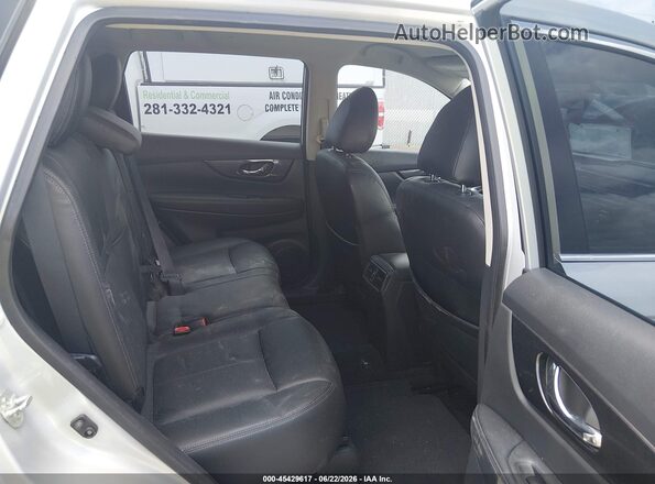 5N1AT2MT4HC888446 2017 NISSAN ROGUE Silver Вид наклейки з VIN-кодом