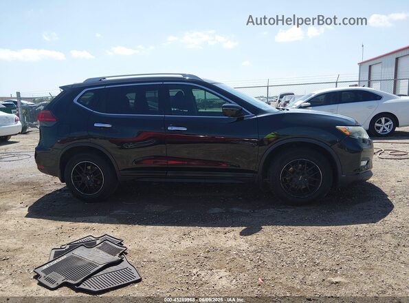 5N1AT2MT5HC895468 2017 NISSAN ROGUE Черный Вид задней части салона