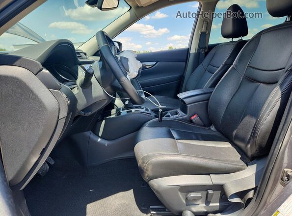 5N1AT2MT5KC772227 2019 NISSAN ROGUE Gray Front interior view