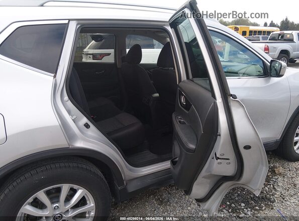 5N1AT2MT6JC789780 2018 NISSAN ROGUE Серебряный 