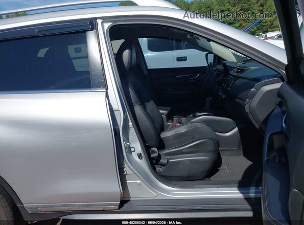5N1AT2MT6JC793490 2018 NISSAN ROGUE Silver წინა სალონის ხედი