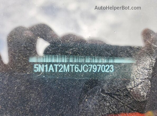 5N1AT2MT6JC797023 2018 NISSAN ROGUE Red Engine compartment view