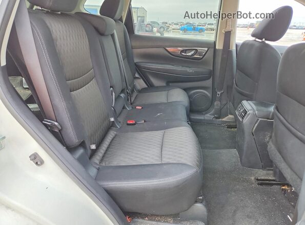 5N1AT2MT8HC769752 2017 NISSAN ROGUE White Вид задньої частини салону