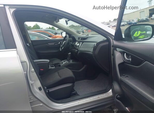 5N1AT2MT8HC773784 2017 NISSAN ROGUE Silver Front interior view