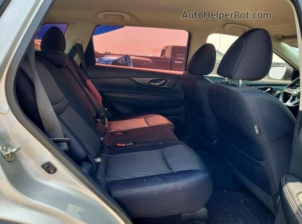 5N1AT2MT8HC868135 2017 NISSAN ROGUE Silver Rear interior view