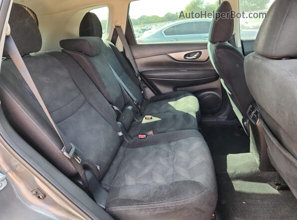 5N1AT2MTXGC829769 2016 NISSAN ROGUE Gray Rear interior view