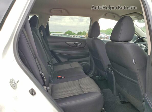 5N1AT2MTXJC804488 2018 NISSAN ROGUE White Widok wnętrza z tyłu