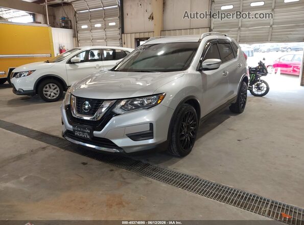 5N1AT2MTXLC781149 2020 NISSAN ROGUE Silver Vista tres cuartos delantera izquierda