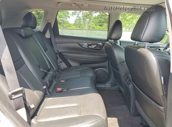 5N1AT2MV0HC755930 2017 NISSAN ROGUE Silver Вид задніх сидінь
