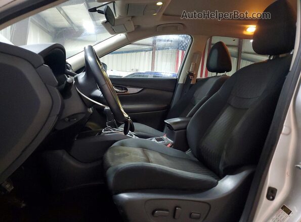 5N1AT2MV0JC768957 2018 NISSAN ROGUE Silver 