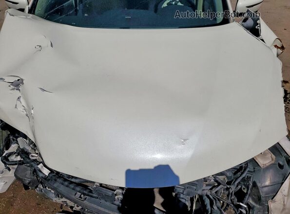 5N1AT2MV1JC773360 2018 NISSAN ROGUE White Engine compartment view