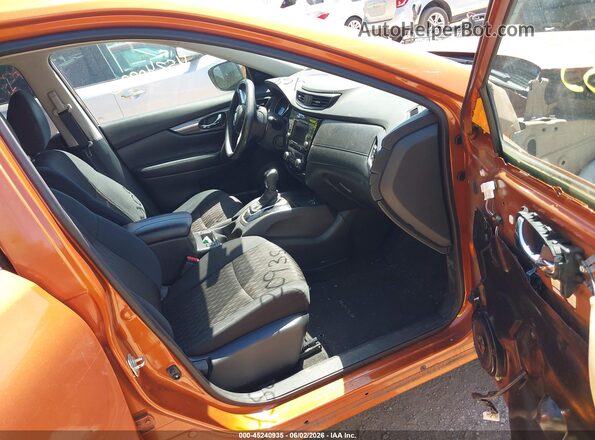 5N1AT2MV1JC779031 2018 NISSAN ROGUE Оранжевый Вид салона спереди