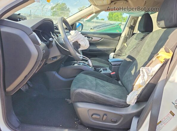 5N1AT2MV4GC746307 2016 NISSAN ROGUE White Front interior view