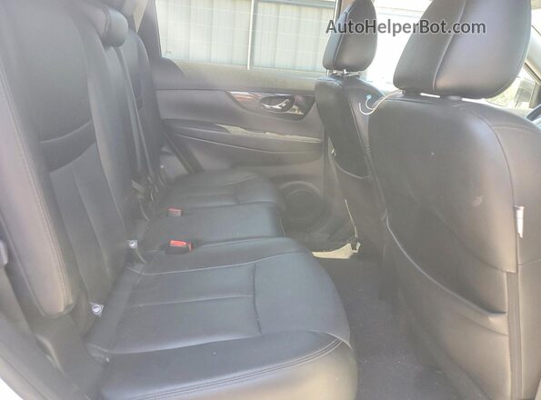 5N1AT2MV4HC796223 2017 NISSAN ROGUE White Vista interior trasera