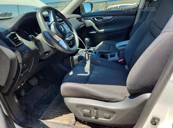 5N1AT2MV5HC874475 2017 NISSAN ROGUE White Front interior view